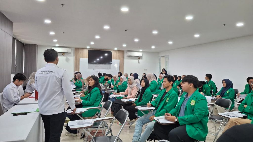 Mahasiswa Sosiologi mengikuti Sertifikasi Digital Marketing UNAS